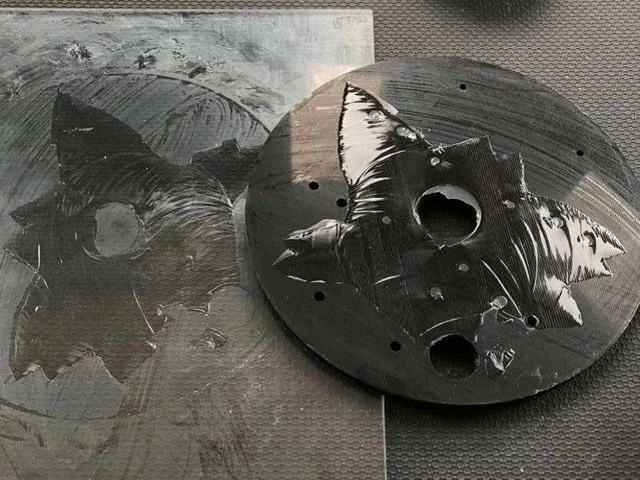 Клей на печатаемой детали во время отрыва