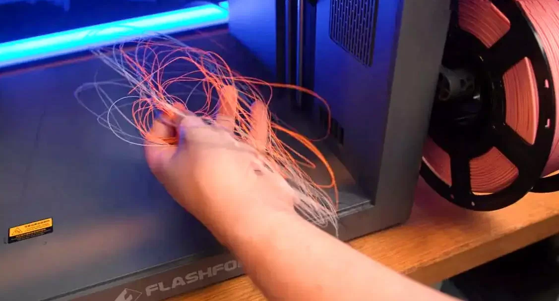 Часть пластика FlashForge Creator 5