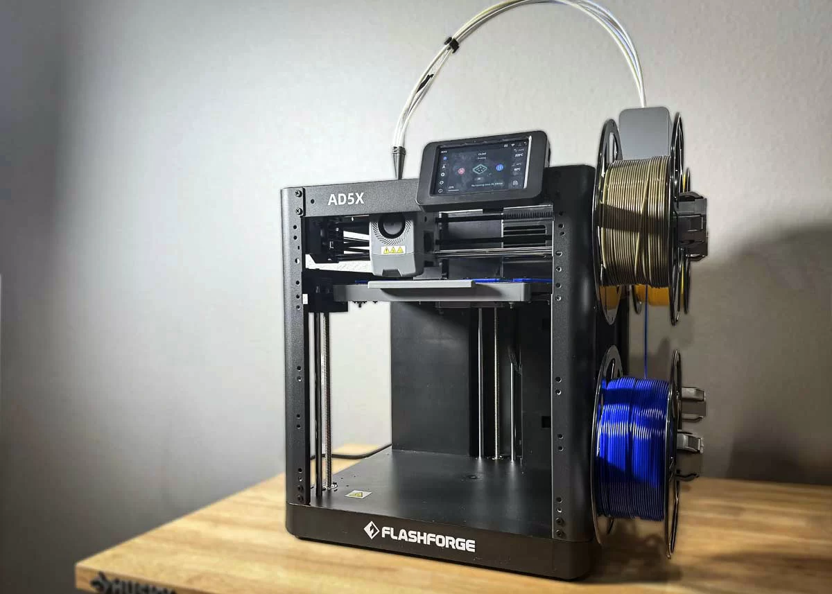 3D принтер FlashForge AD5X в строгом дизайне 3D принтер FlashForge AD5X в строгом дизайне
